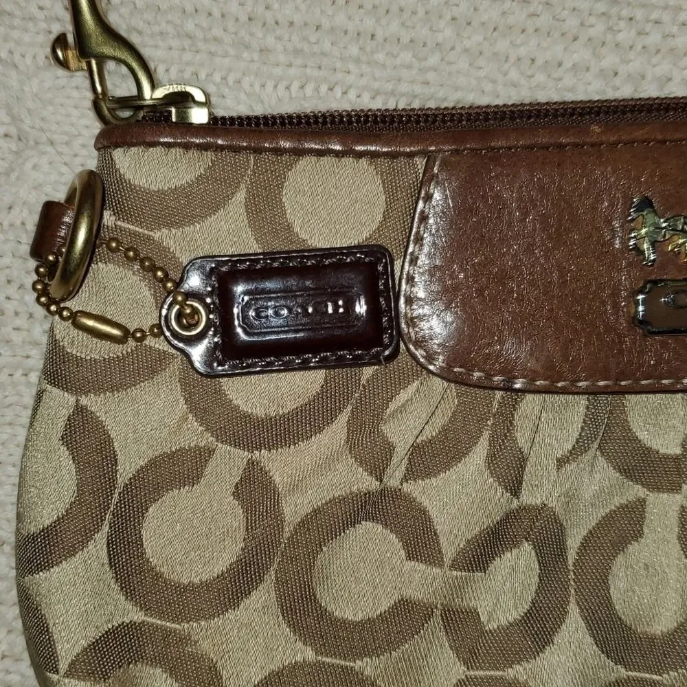 Coach Signature 